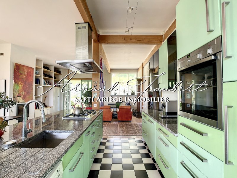 Photo 6 of the listing.