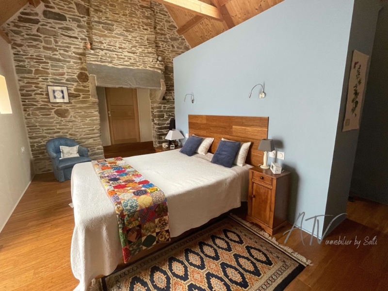 Photo 8 of the listing.