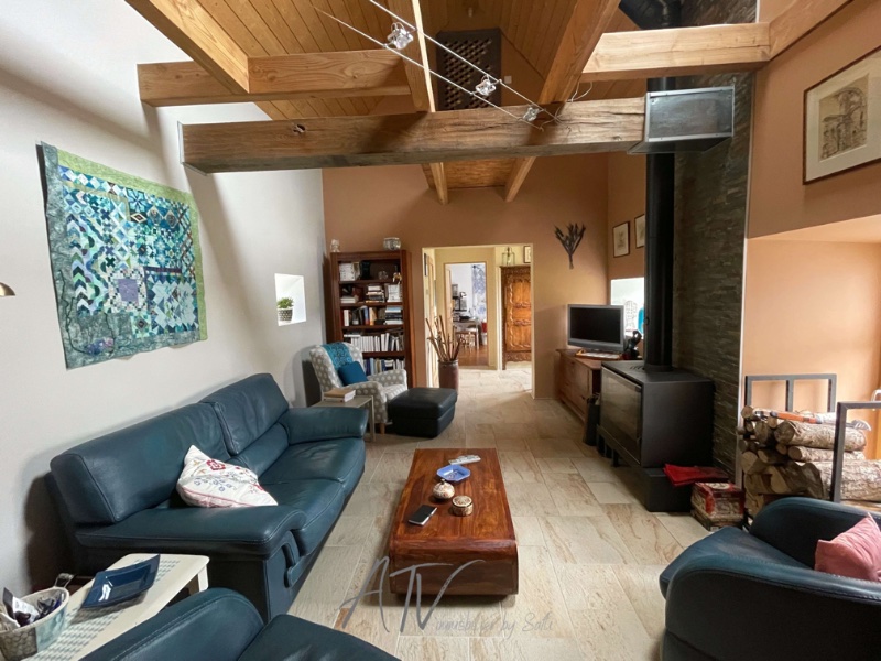 Photo 2 of the listing.