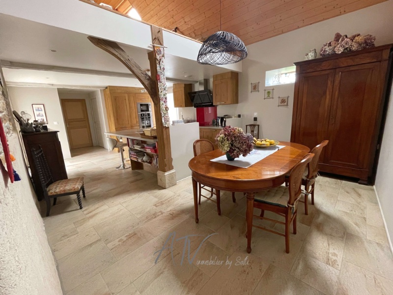 Photo 7 of the listing.