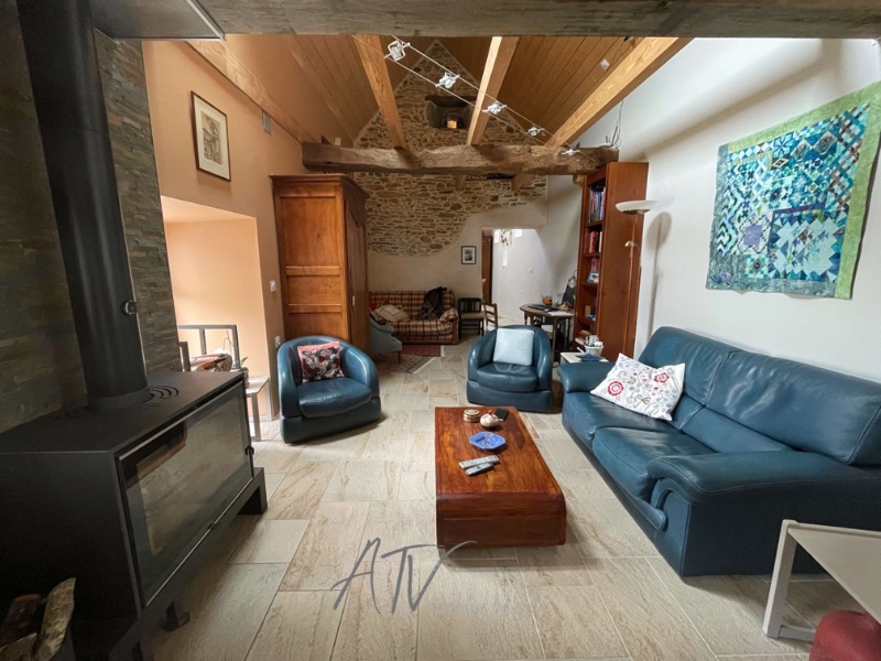 Photo 5 of the listing.