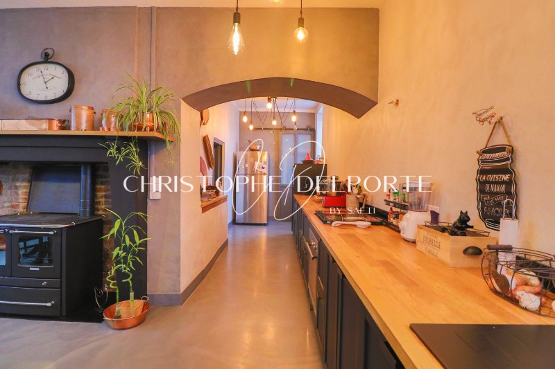 Photo 2 of the listing.