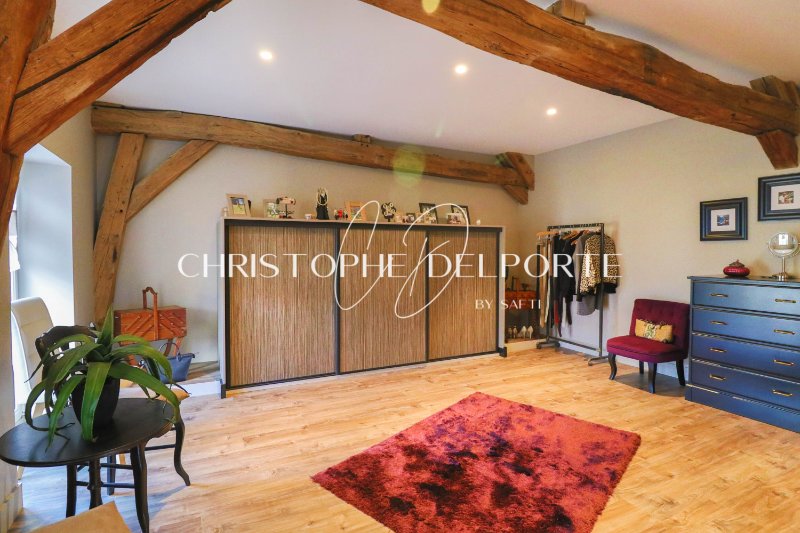 Photo 7 of the listing.