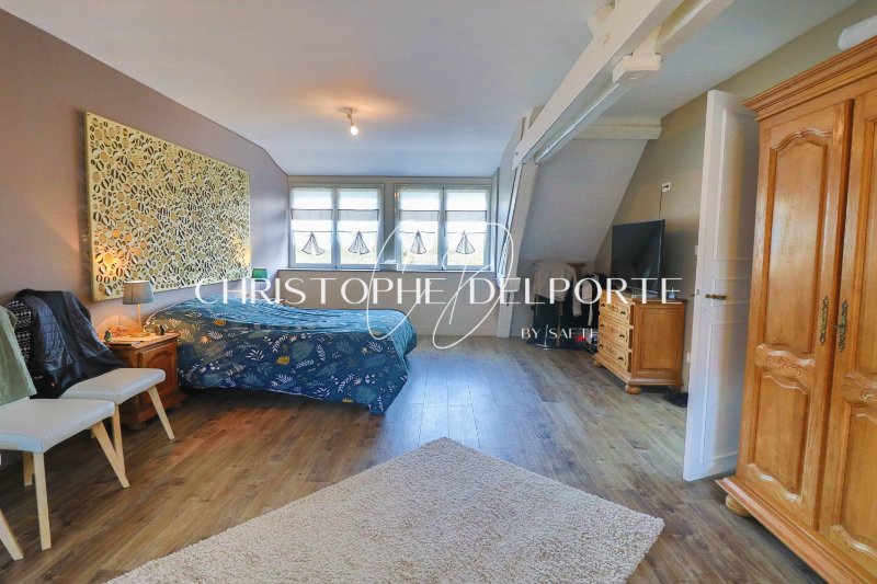 Photo 6 of the listing.