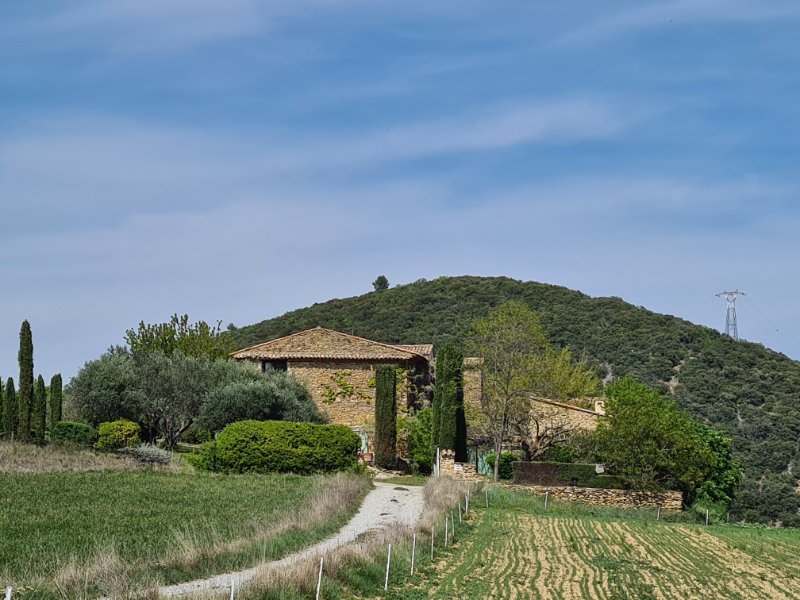 Photo 2 of the listing.