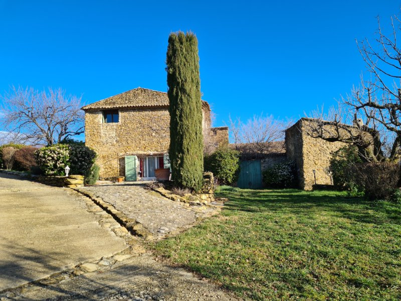 Photo 5 of the listing.