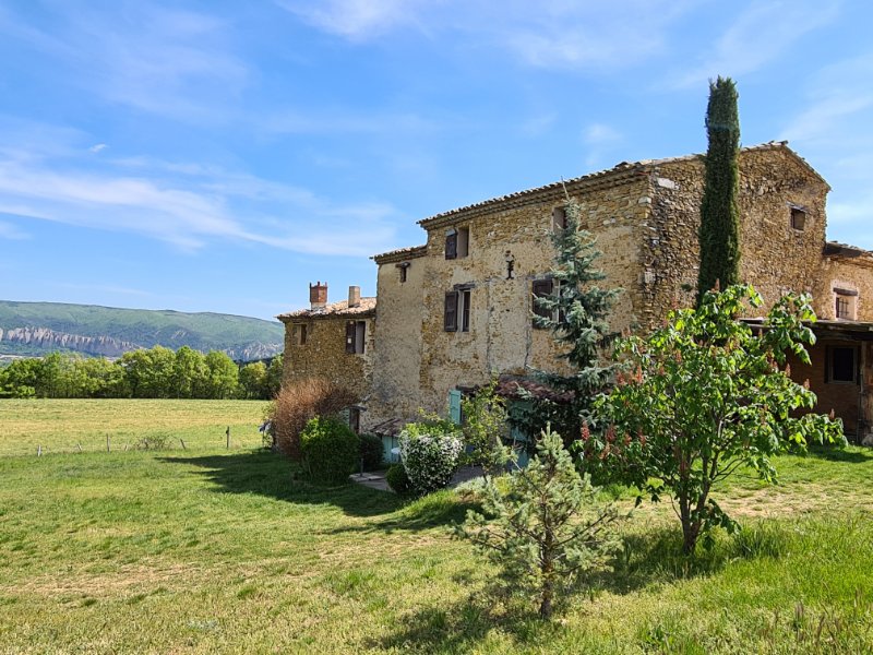 Photo 6 of the listing.