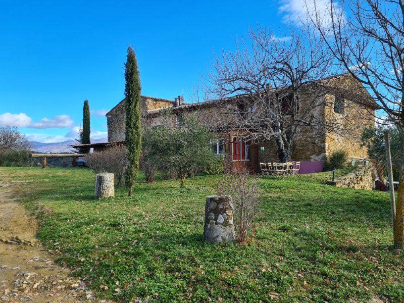 Photo 3 of the listing.