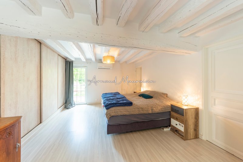 Photo 5 of the listing.