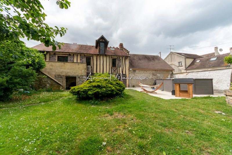 Photo 9 of the listing.