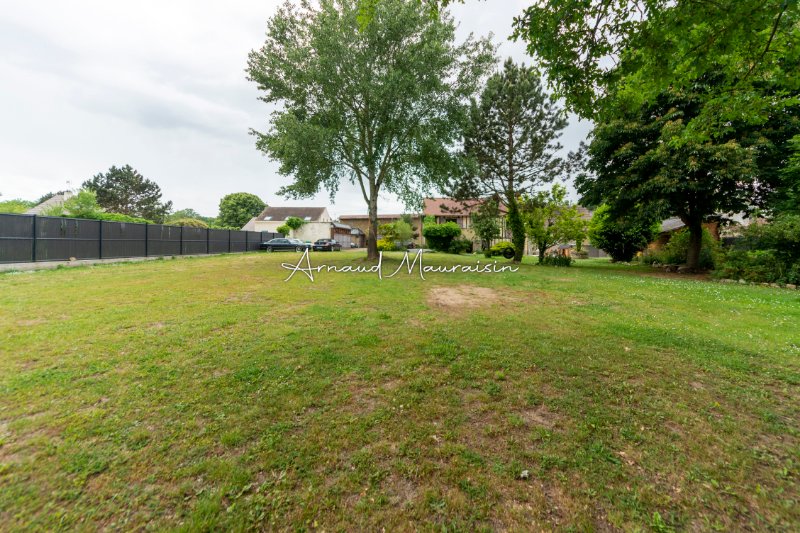 Photo 8 of the listing.