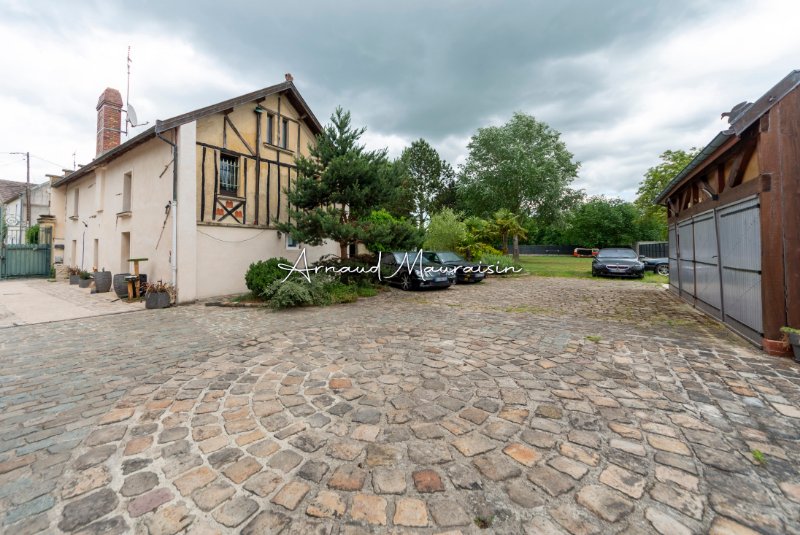 Photo 10 of the listing.