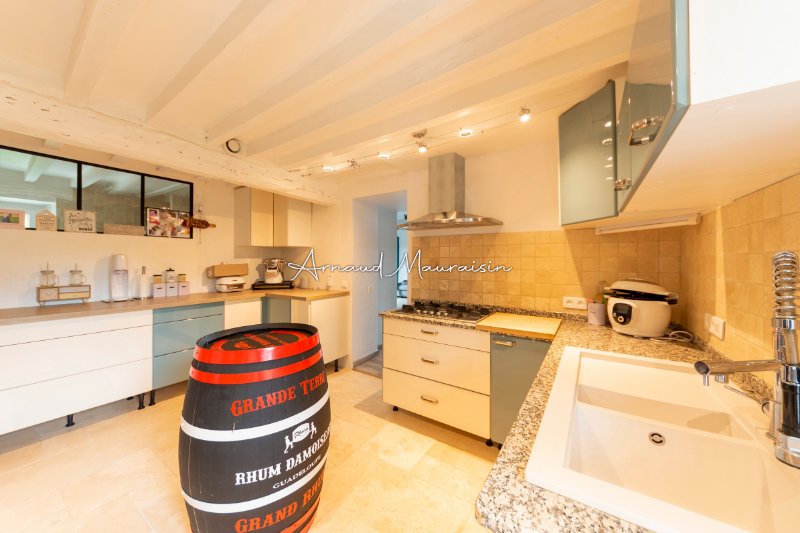 Photo 4 of the listing.