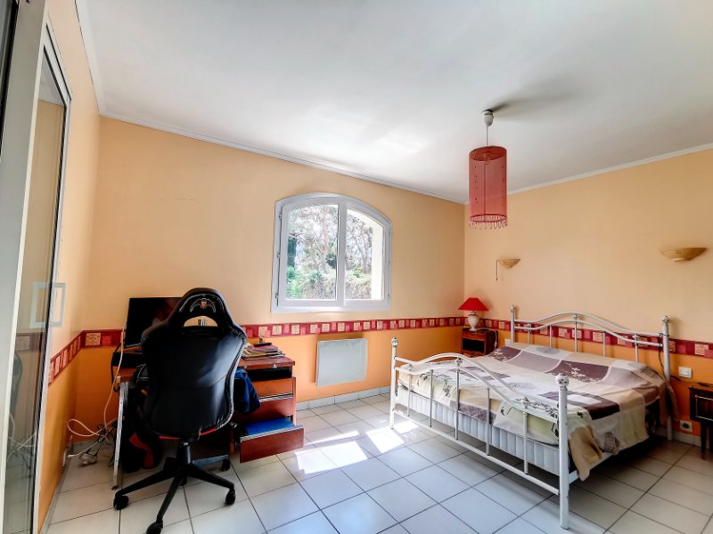 Photo 8 of the listing.