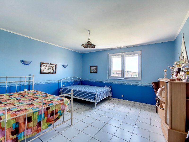 Photo 10 of the listing.