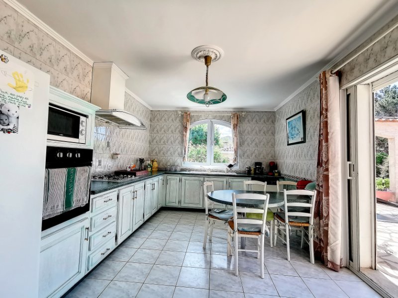 Photo 7 of the listing.