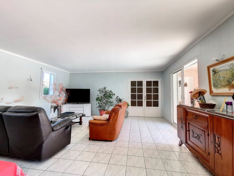 Photo 5 of the listing.