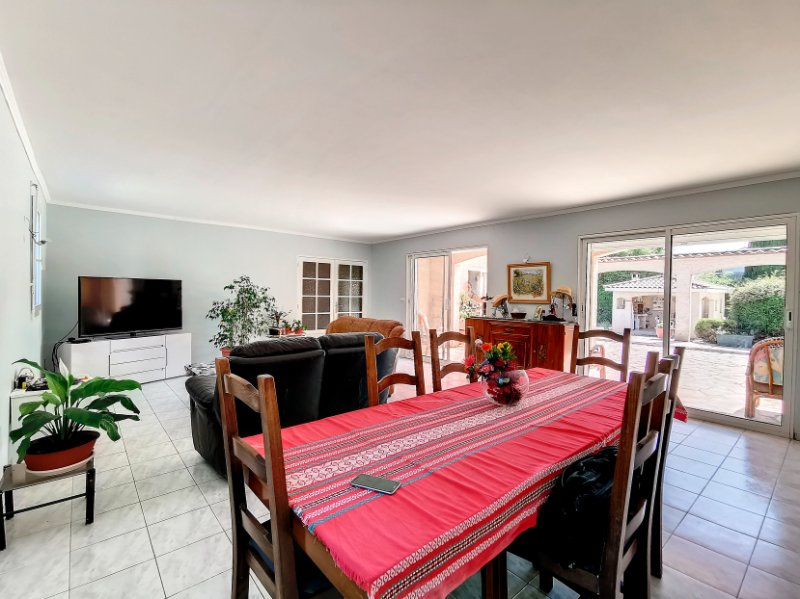 Photo 6 of the listing.