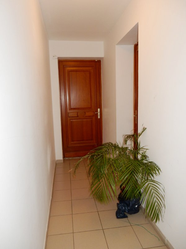 Photo 3 of the listing.