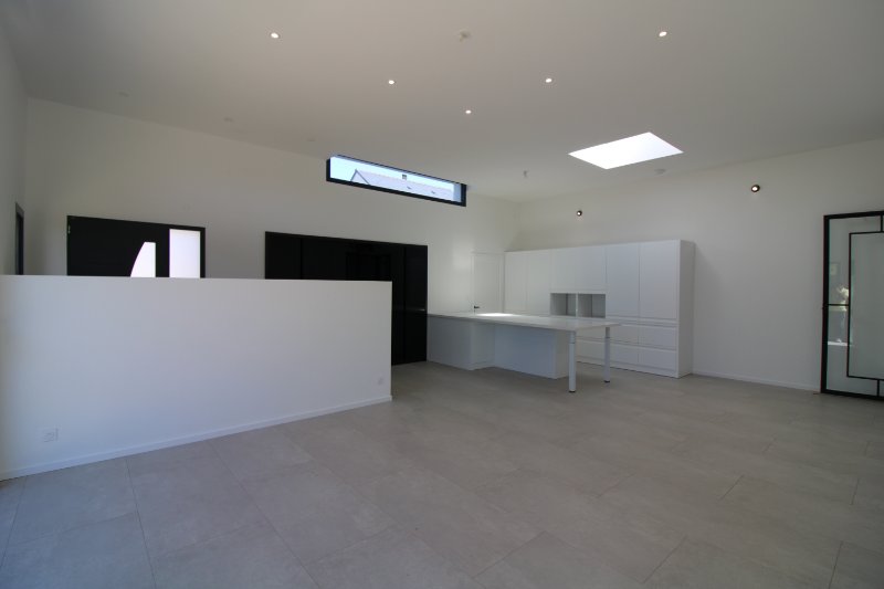 Photo 2 of the listing.