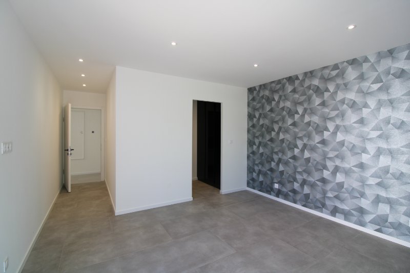 Photo 5 of the listing.