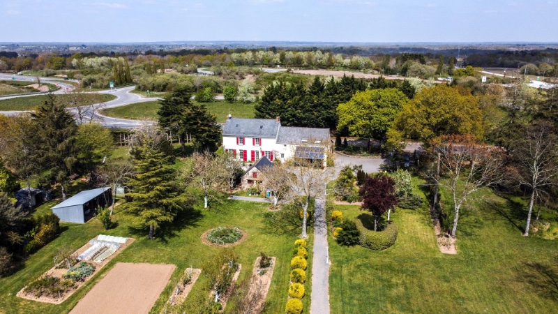 Photo 2 of the listing.