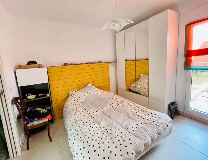 Photo 2 of the listing.