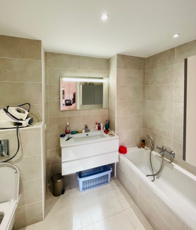 Photo 4 of the listing.