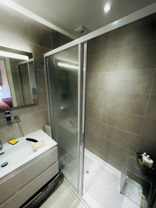 Photo 5 of the listing.