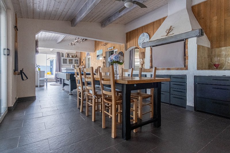 Photo 12 of the listing.