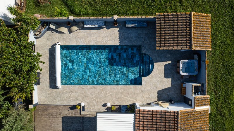 Photo 5 of the listing.