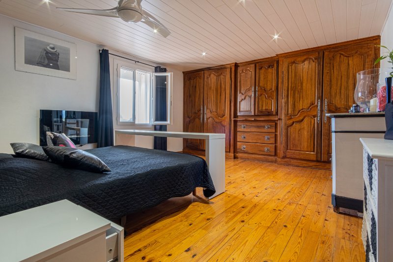 Photo 14 of the listing.