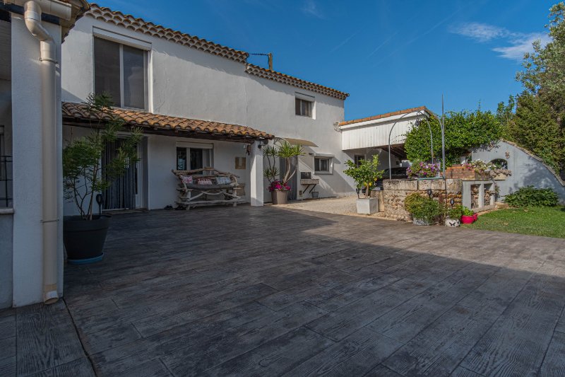 Photo 3 of the listing.