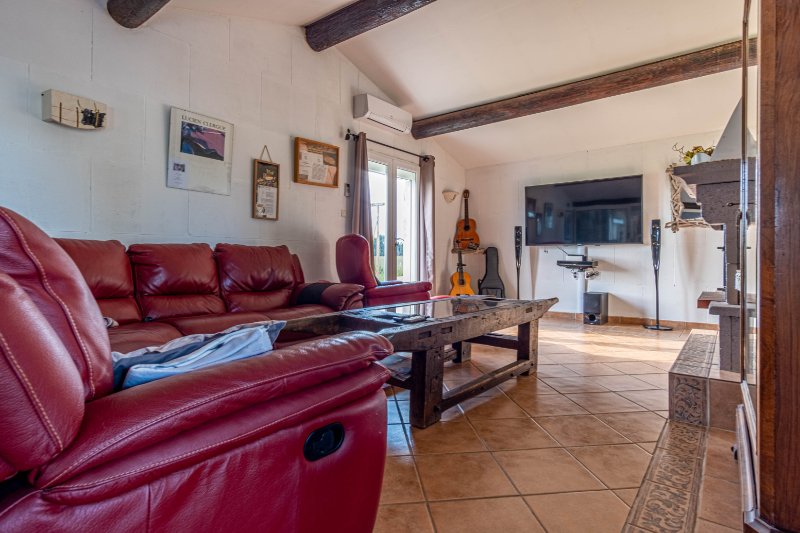 Photo 11 of the listing.