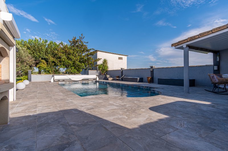 Photo 8 of the listing.