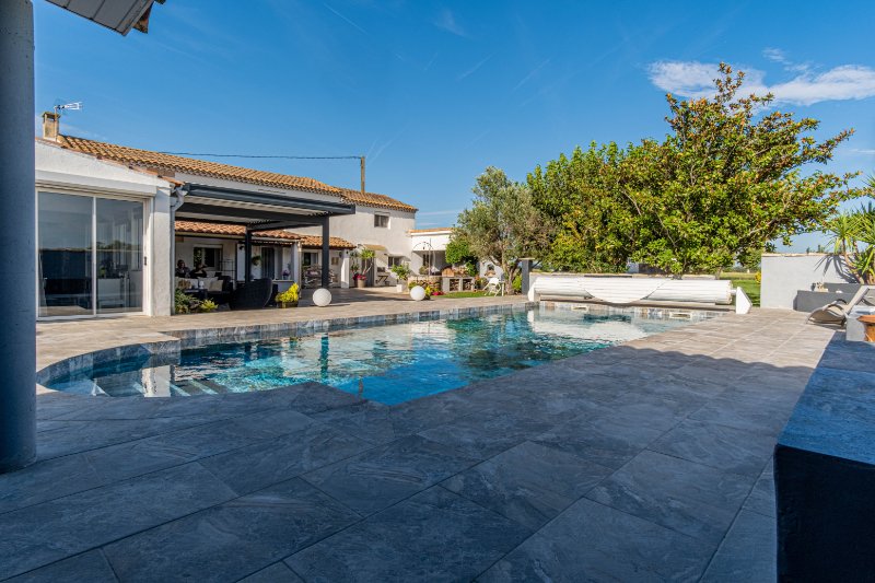 Photo 4 of the listing.