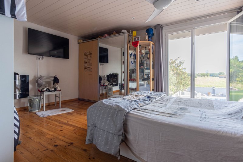 Photo 16 of the listing.