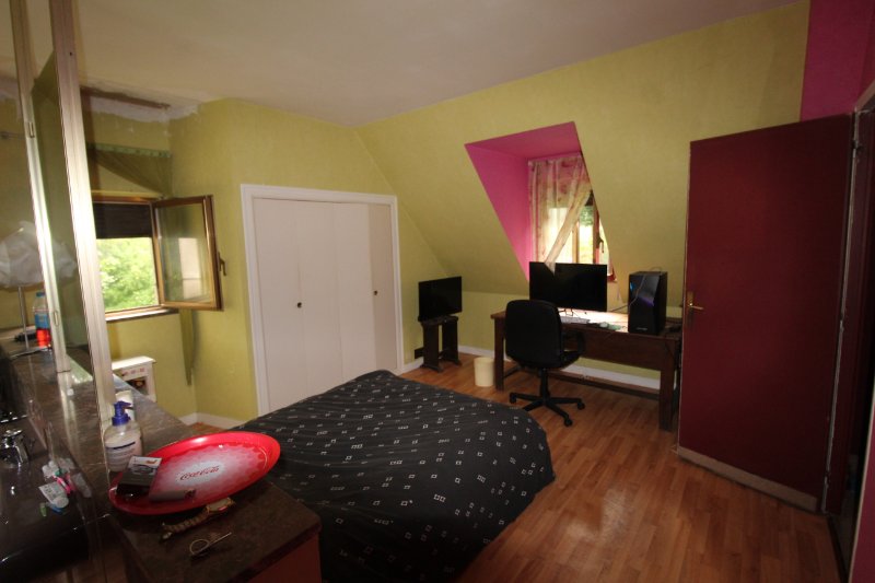 Photo 16 of the listing.