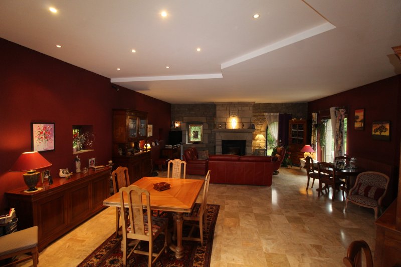 Photo 2 of the listing.