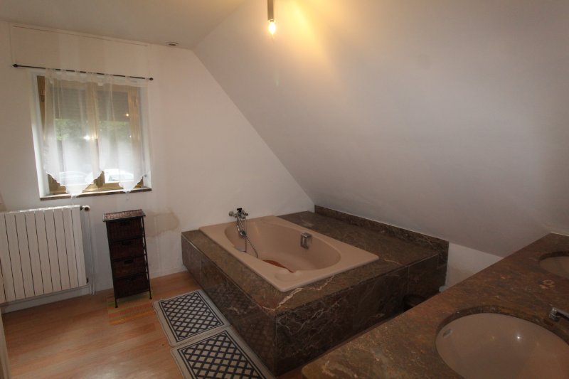 Photo 10 of the listing.