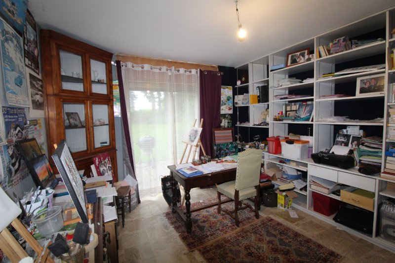 Photo 6 of the listing.