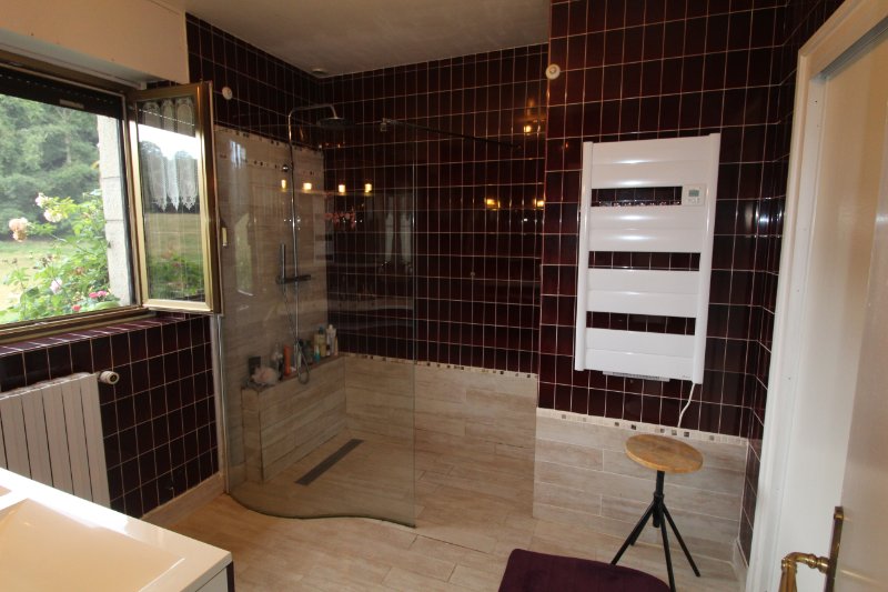 Photo 8 of the listing.