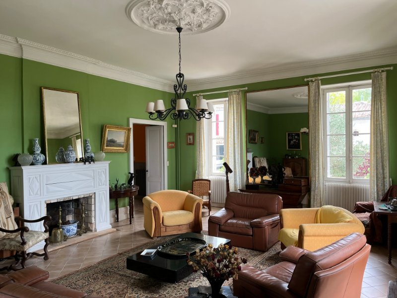 Photo 3 of the listing.