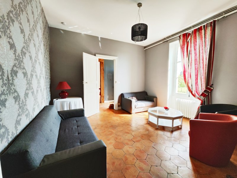 Photo 6 of the listing.