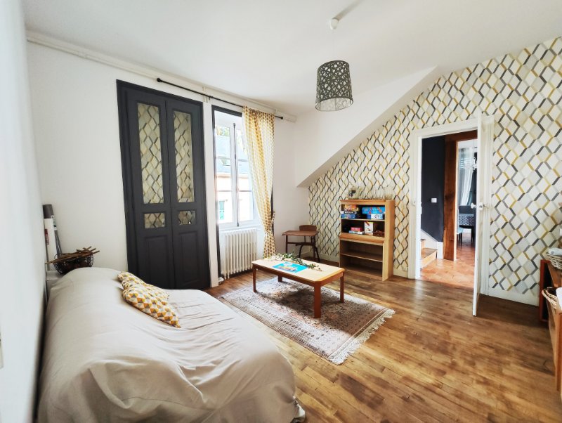 Photo 7 of the listing.