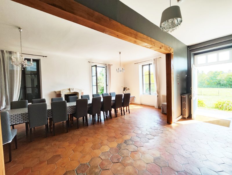 Photo 4 of the listing.