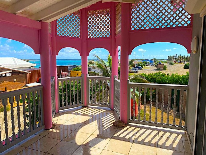 Photo 6 of the listing.