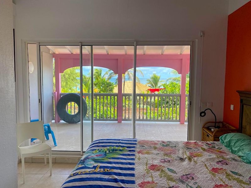 Photo 2 of the listing.