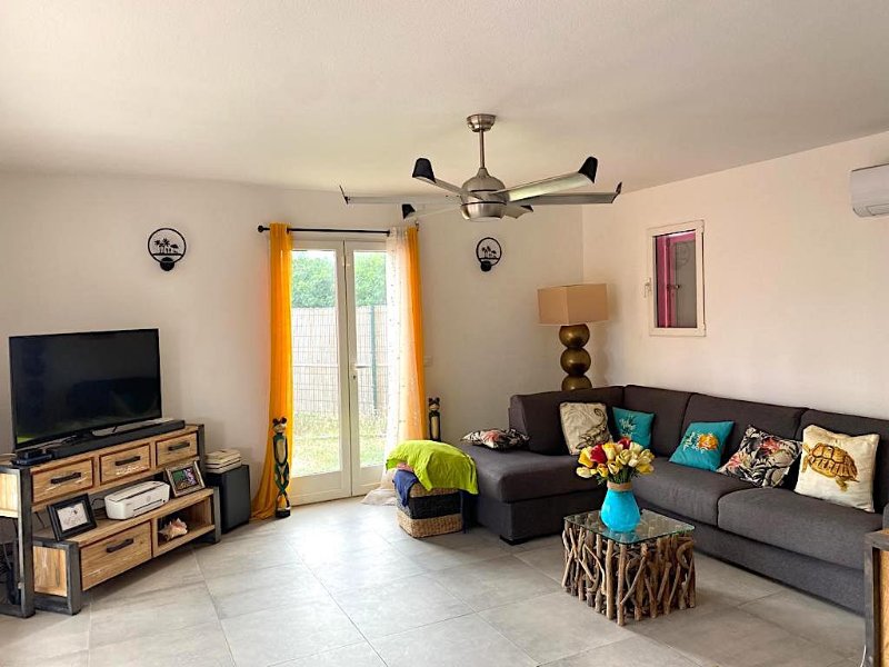 Photo 5 of the listing.