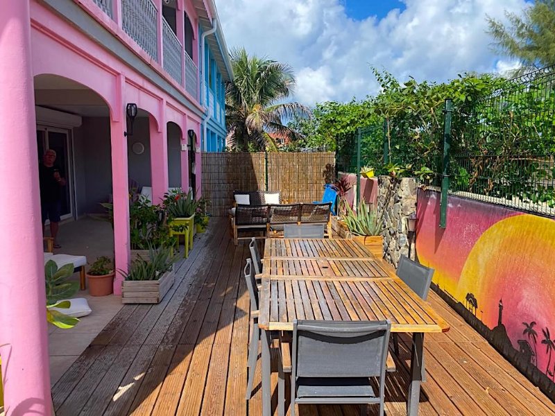 Photo 8 of the listing.